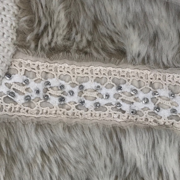 Miss Me Cream Faux Fur Sweater Vest with Pockets - Picture 6 of 7